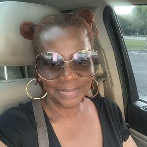 Meet your Posher, Natrina